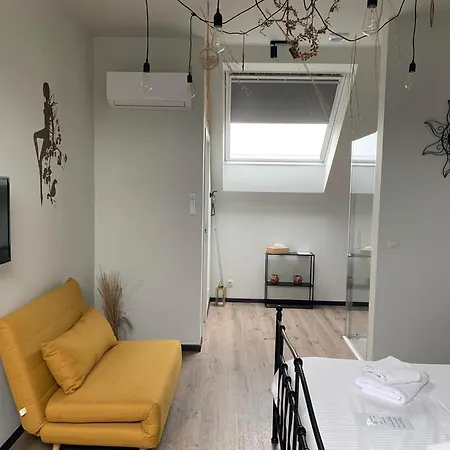 Sensup A 5min De Pairi Daiza Bed & Breakfast Brugelette