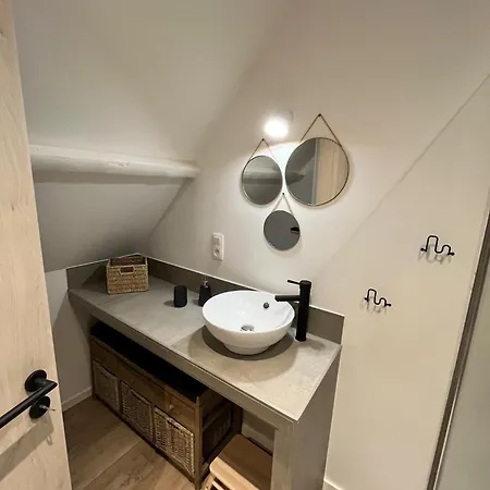 Sensup A 5min De Pairi Daiza 3* Brugelette